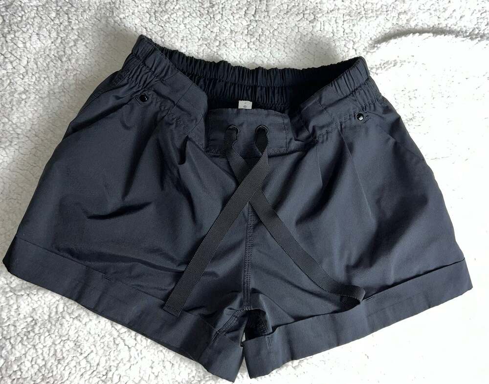 Lululemon Roll Hem Short - size 6 - OA5